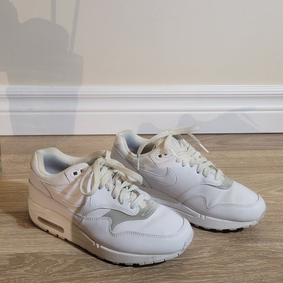 White and Gray Nike AIR Sneakers - Picture 2 of 7